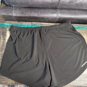 NWT Patagonia Trailfarer Black 4 1/2 inch Shorts